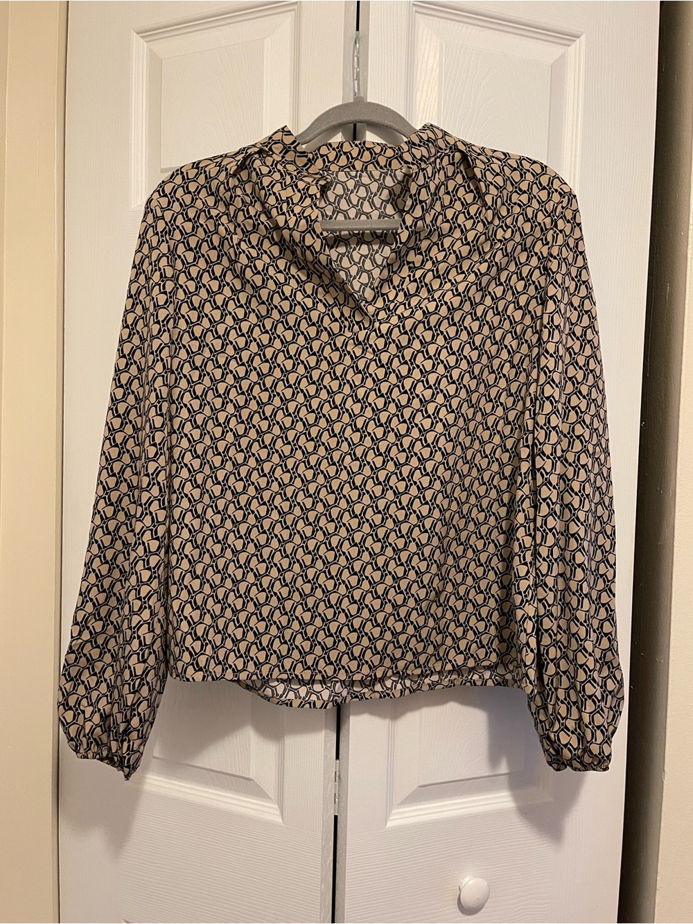 Women's Printed Long-Sleeve V-Neck Blouse — Beige/Black